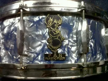 help identifying old pearl drums