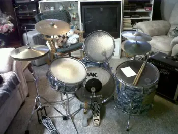 help identifying old pearl drums