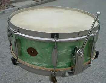 1940-41 5.5 x 14 Slingerland Sea Green (Pearl) Radio King Model