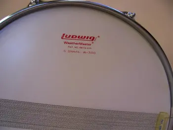 Ludwig 70's White Vistilite snare