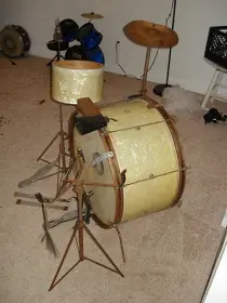 Need parts, snare, toms for WFL 1940s &quot;sticky badge&quot;