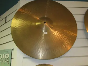 Does this look like a Paiste 2002