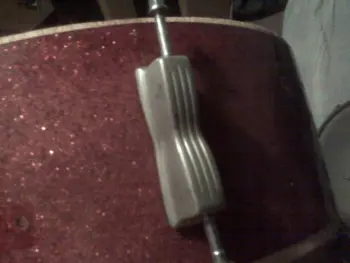possible ludwig lugs on these *** drums?