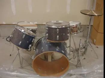 Unknown drum kit