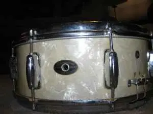 Need clam shell strainer for late '50's Radio King Snare