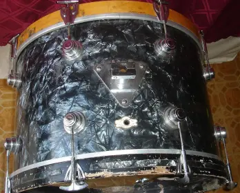 Camco Oaklawn 14x22 Black Diamond Pearl Bass drum