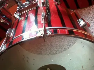 can anyone identify these drums