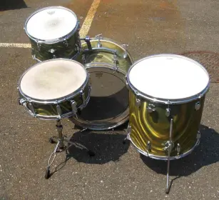 4pc Majestic Deluxe (MIJ) in avocado satin flame! matching snare!