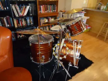 help identifying old pearl drums