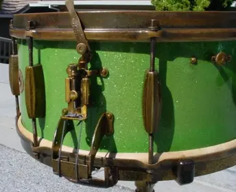 1934-35 SLINGERLAND 6.5 x 14 SPARKLING GREEN/ARTGOLD BROADCASTER MODEL