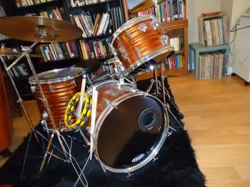 help identifying old pearl drums