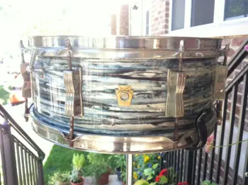1965 Ludwig Jazzfest in Blue Oyster: Hardware Question.