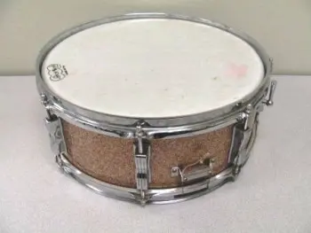 Ludwig 60's Jazz Fest Gold Sparkle in case on...