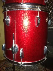 Unidentified drum w/Ludwig parts and badge