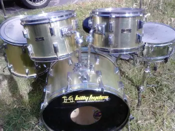 Pearl Wood/fibreglass Drum set information needed