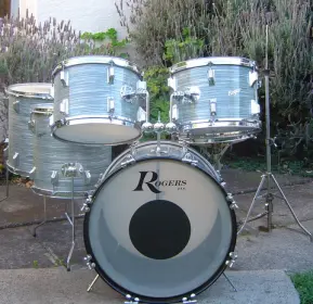 Rogers Dynasonic wood snare