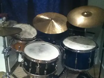 wood hoops on vintage Slingerland toms hung with RIMS mounts
