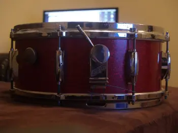 Gretsch Early 60's round badge snare, red sprkl, microsenstive throw, no xtra holes!