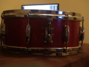 Gretsch Early 60's round badge snare, red sprkl, microsenstive throw, no xtra holes!