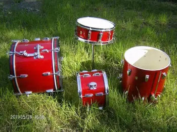 Red Sparkle KB Ludwigs
