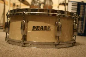 1960s Pearl Snare.. Not sure what year
