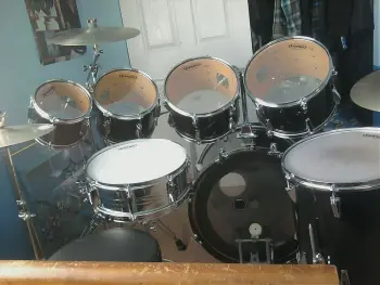 Need help identifying Yamaha Drum Set