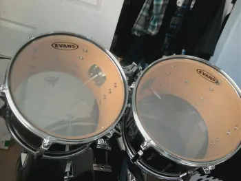 Need help identifying Yamaha Drum Set