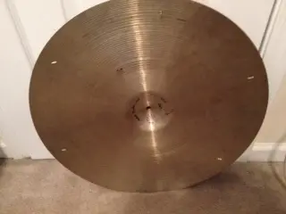22&quot; Spizz ride cymbal. 2612 grams 6 rivets