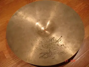 Does this look like light blue pearl?