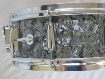 50's/60's Gretsch Round Badge model #4157 snare in black marine pearl! NO EXTRA HOLES