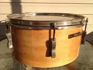 1959 Ludwig transition badge snare