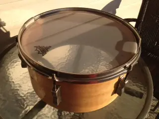 1959 Ludwig transition badge snare