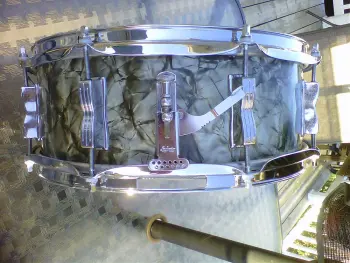Need a 1965 ludwig jazz festival snare KEYSTONE BADGE!
