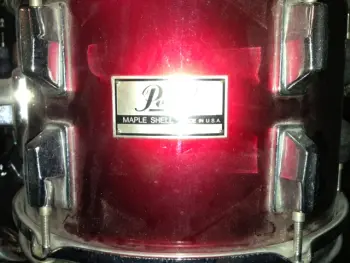 Help me identify Pearl Drum set