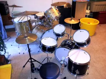 Who has the smallest kit?  (square ft)