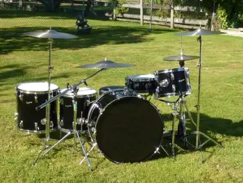 It's the &quot;show off your Rogers drums&quot; thread!