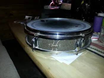 Identification of OLD snare drum - Help!