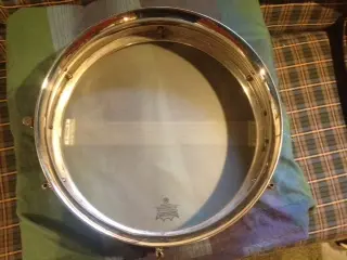 1920'S Ludwig snare experts wanted.