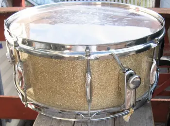 Unidentified MIJ 60's snare, orange sparkle