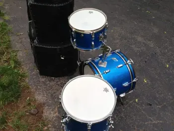 1973 Ludwig jazz / bop kit 12/14/18, blue sparkle, with anvil cases, incredibly clean