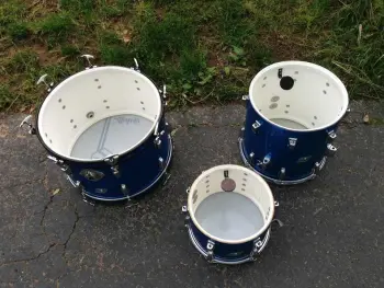 1973 Ludwig jazz / bop kit 12/14/18, blue sparkle, with anvil cases, incredibly clean