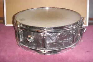 I can't identify a snare drum :: slingerland Japan copy?