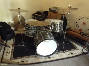 69 transitional Oyster Black Pearl Ludwig with clear interiors and keystone badges...