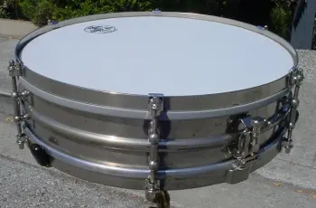 Vintage Ludwig snare ???
