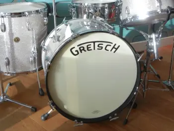 Doesn't fit!BassDrum head needed.?