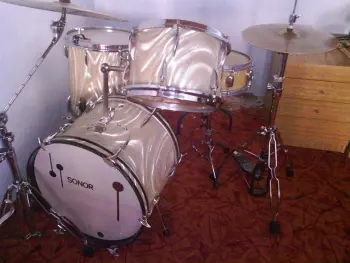 Vintage Sonor - Teardrop or Chicago kit...?