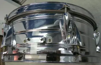 Dolfin snare drum