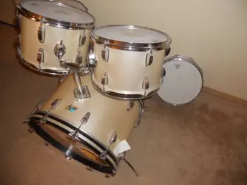 Help me identify the finish on these 70s Ludwigs