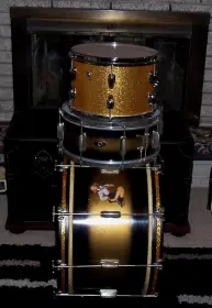 Gold sparkle floor tom