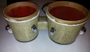 Need help Identifying vintage silver sparkle bongos